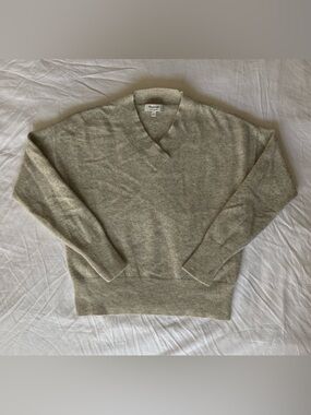 Madewell Women’s 100% Cashmere V-Neck Sweater in Heather Gray